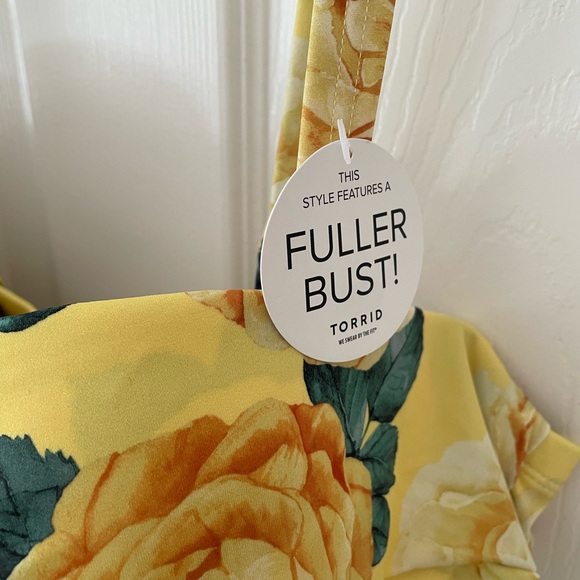 Torrid Size 2 women’s swimsuit. NWT. Yellow floral print. - Picture 8 of 9